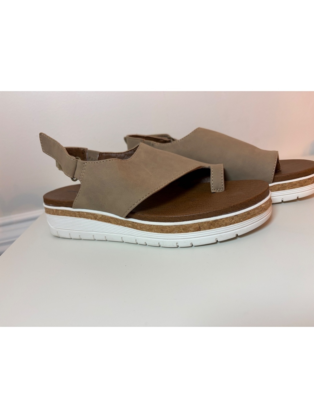 Adrienne Vittadini Beige Slingback Platform Sandals Size 7 - Picture 2 of 7